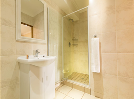 Rio-Vista-Lodge-Standard-Room-Bathroom.png